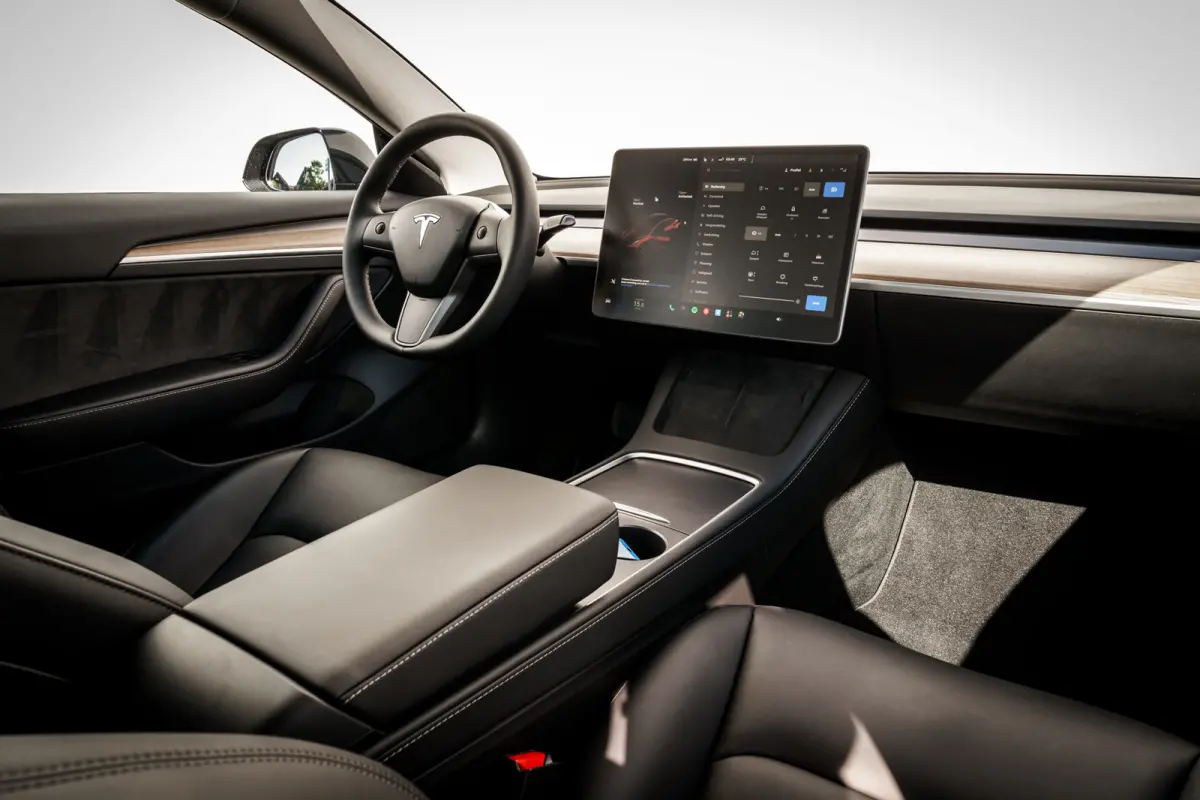 Standard RWD Plus 60 kWh | AMD | LFP | Warmtepomp | 33.247 Km | Leder | Org. NL | 1e Eig.