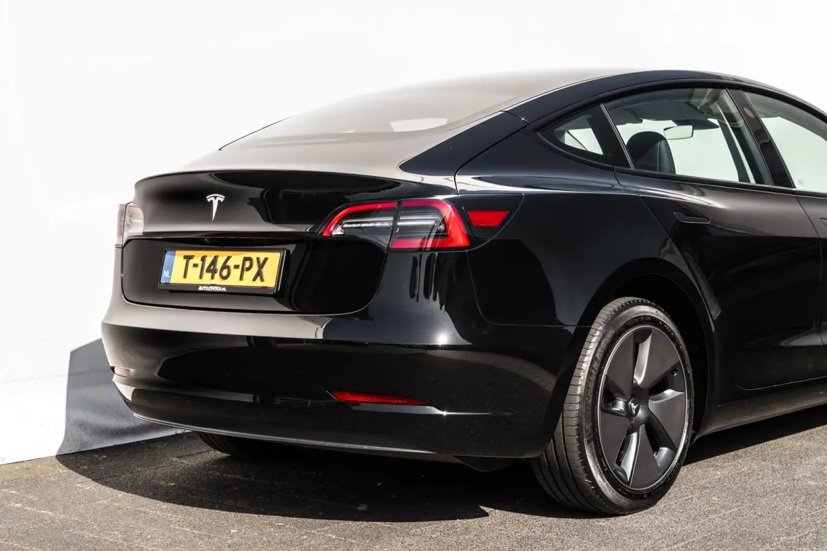 Standard RWD Plus 60 kWh | AMD | LFP | Warmtepomp | 33.247 Km | Leder | Org. NL | 1e Eig.