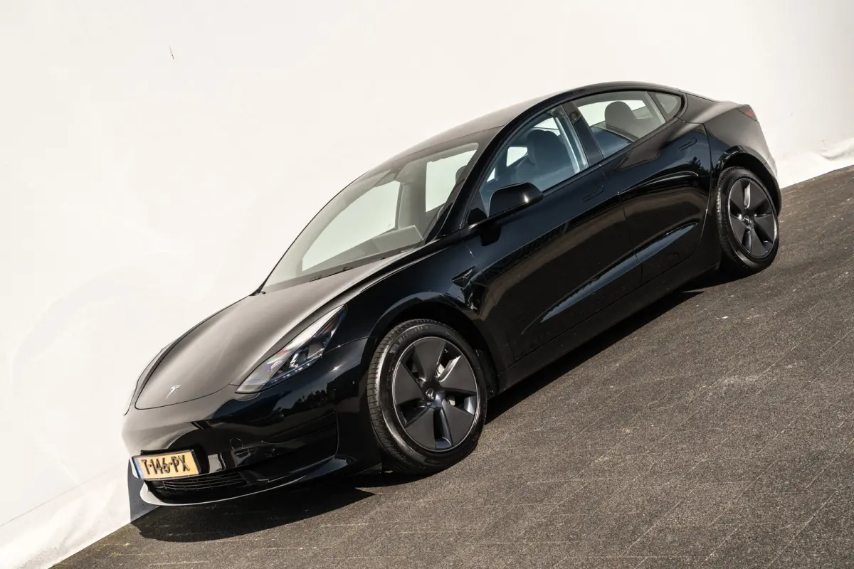 Standard RWD Plus 60 kWh | AMD | LFP | Warmtepomp | 33.247 Km | Leder | Org. NL | 1e Eig.