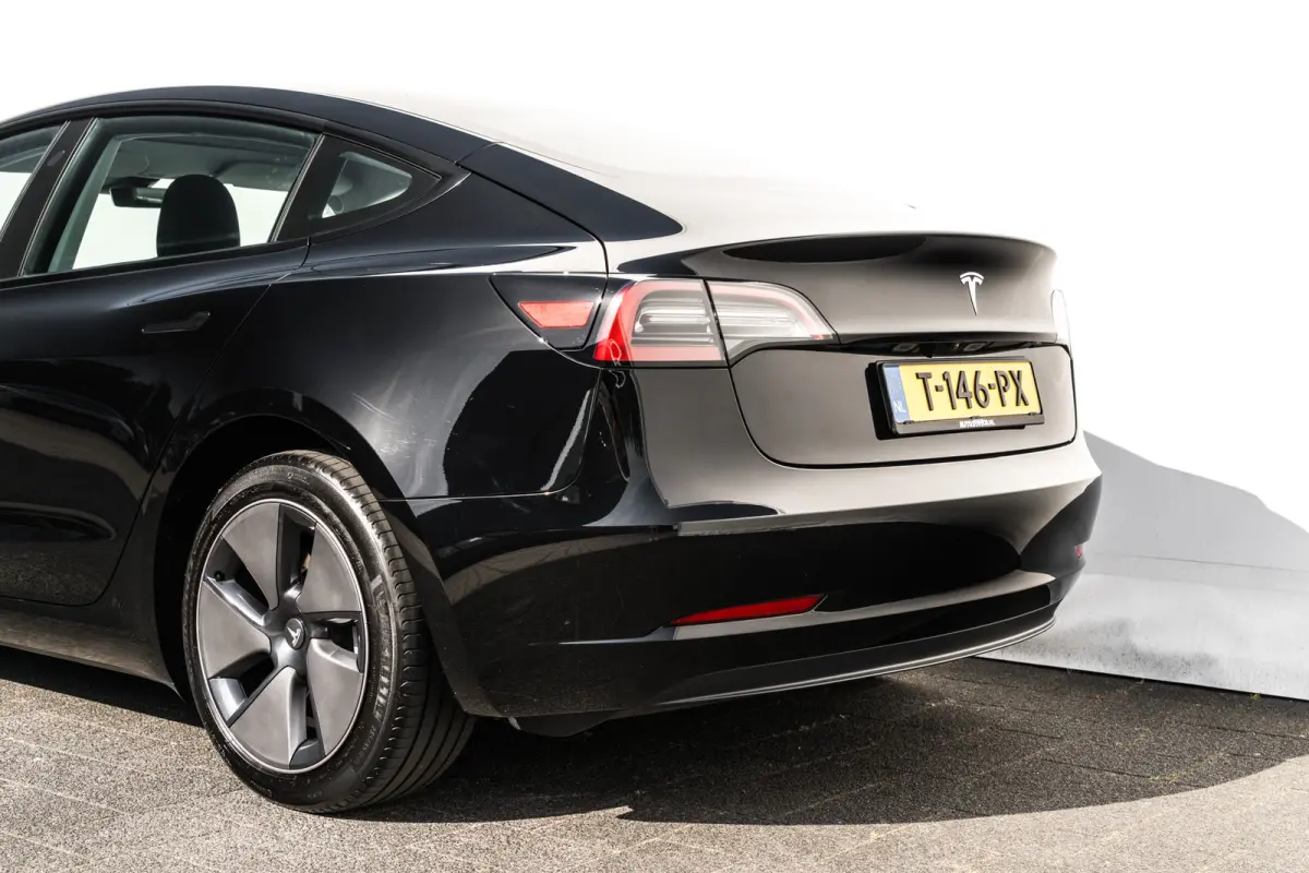 Standard RWD Plus 60 kWh | AMD | LFP | Warmtepomp | 33.247 Km | Leder | Org. NL | 1e Eig.