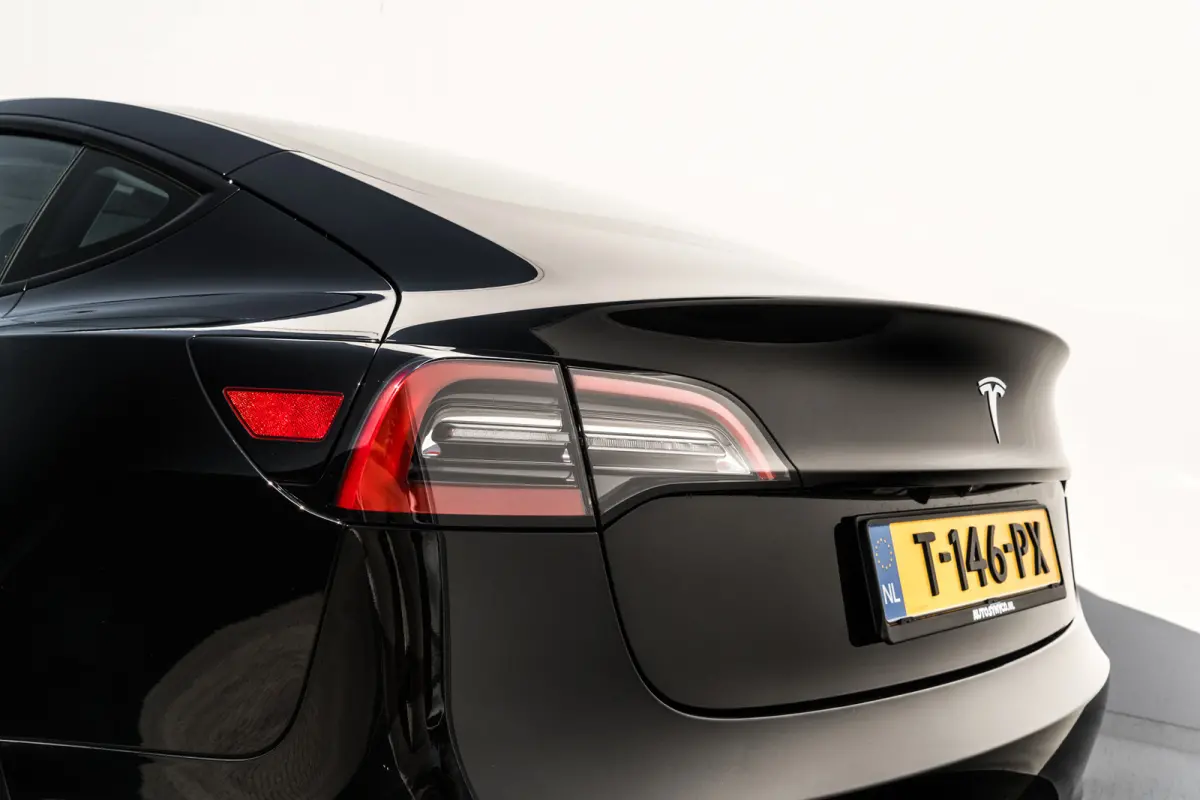 Standard RWD Plus 60 kWh | AMD | LFP | Warmtepomp | 33.247 Km | Leder | Org. NL | 1e Eig.