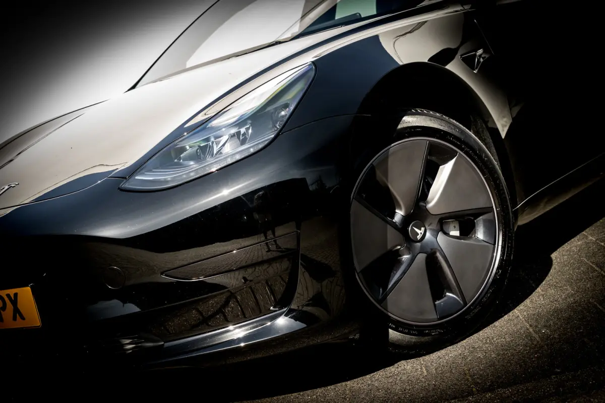 Standard RWD Plus 60 kWh | AMD | LFP | Warmtepomp | 33.247 Km | Leder | Org. NL | 1e Eig.