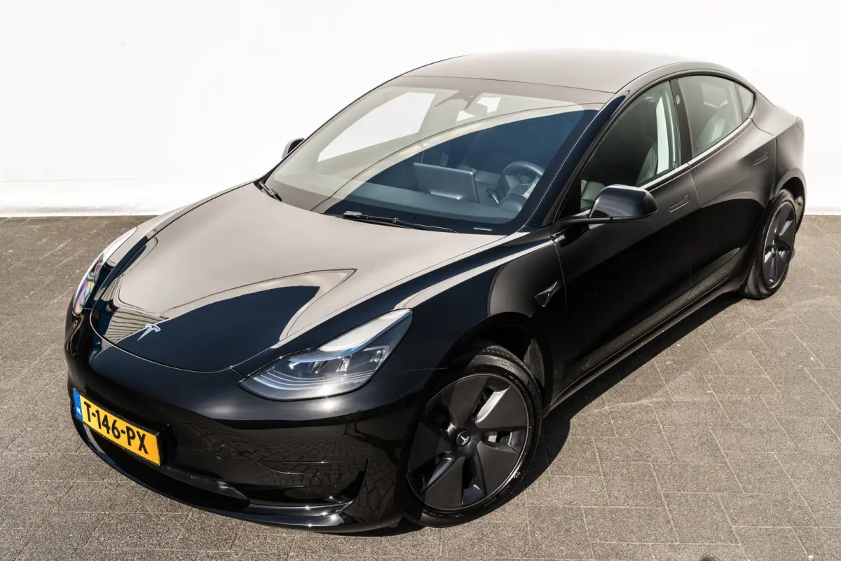 Standard RWD Plus 60 kWh | AMD | LFP | Warmtepomp | 33.247 Km | Leder | Org. NL | 1e Eig.