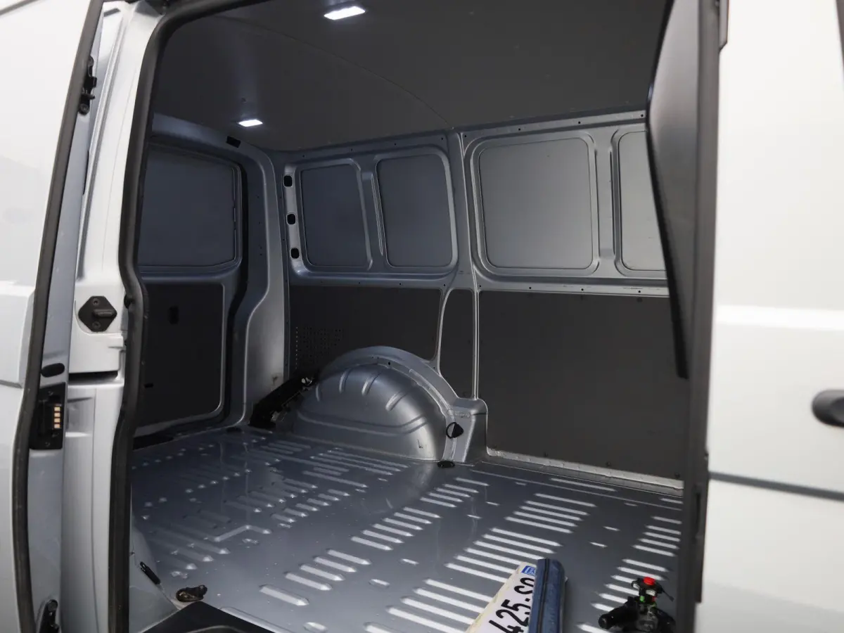2.0 TDI L1H1 150PK GVW 3.200KG | Automaat | Trekhaak | Multifunctioneel Stuurwiel | Verwarmbare Voorruit | Parkeersensoren Voor + Achter | Airco | LED-Koplampen | Adaptive Cruise Control | A