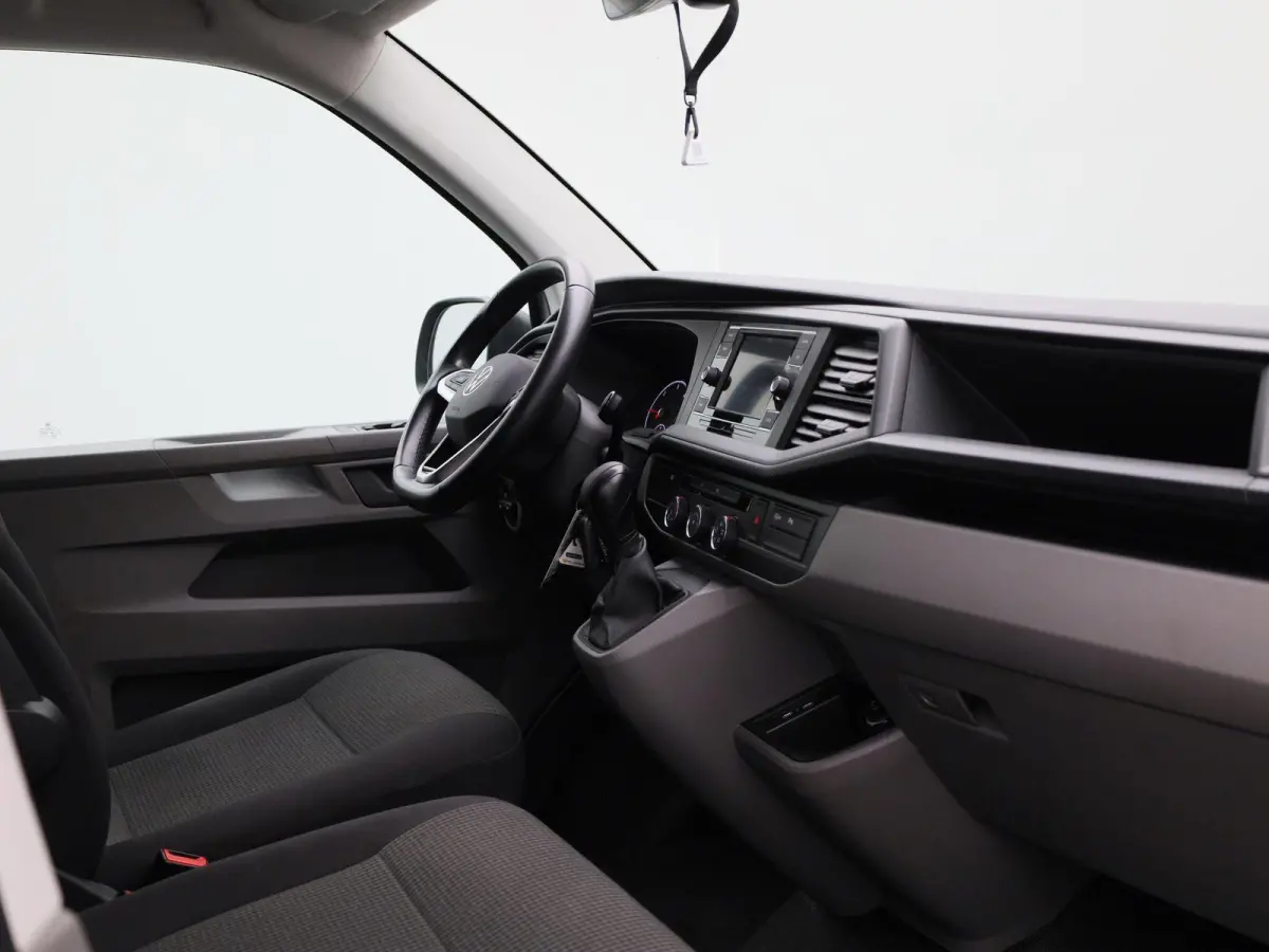 2.0 TDI L1H1 150PK GVW 3.200KG | Automaat | Trekhaak | Multifunctioneel Stuurwiel | Verwarmbare Voorruit | Parkeersensoren Voor + Achter | Airco | LED-Koplampen | Adaptive Cruise Control | A
