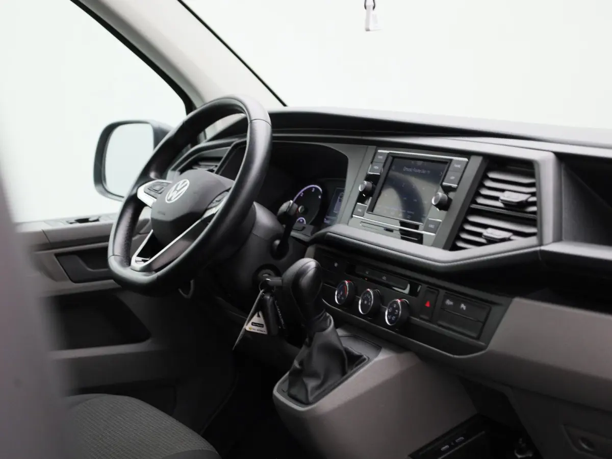 2.0 TDI L1H1 150PK GVW 3.200KG | Automaat | Trekhaak | Multifunctioneel Stuurwiel | Verwarmbare Voorruit | Parkeersensoren Voor + Achter | Airco | LED-Koplampen | Adaptive Cruise Control | A