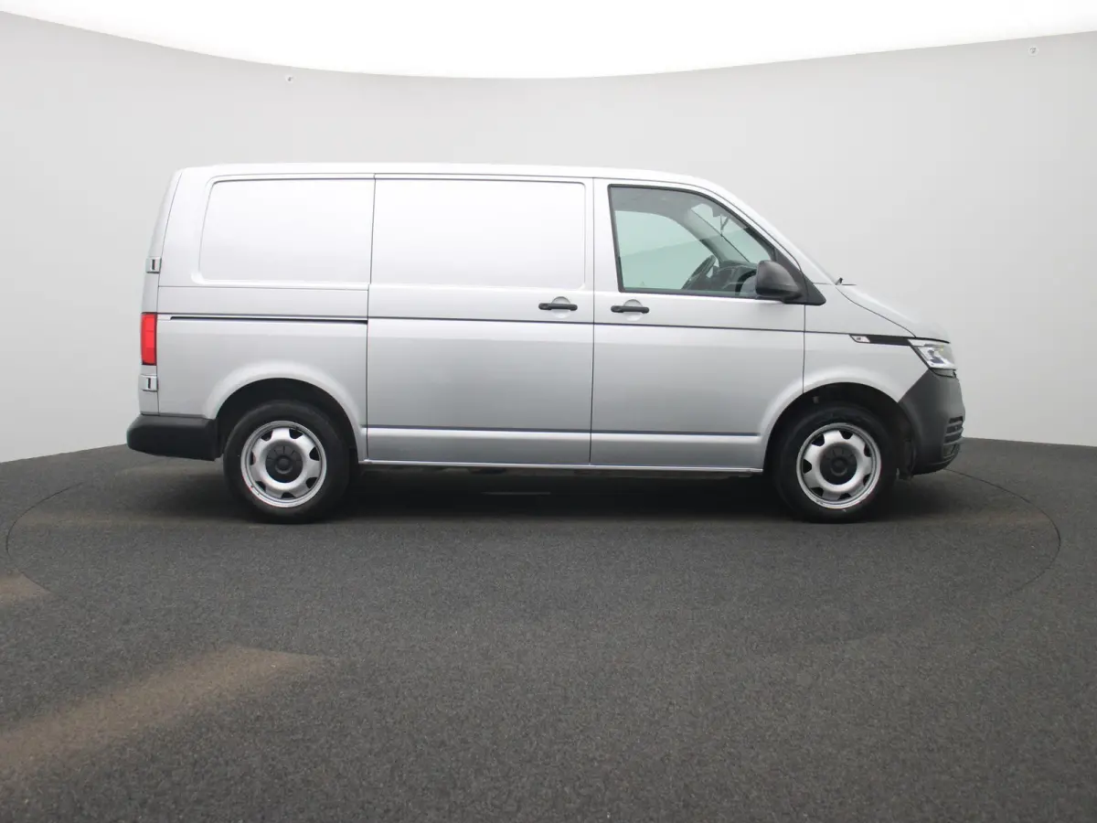 2.0 TDI L1H1 150PK GVW 3.200KG | Automaat | Trekhaak | Multifunctioneel Stuurwiel | Verwarmbare Voorruit | Parkeersensoren Voor + Achter | Airco | LED-Koplampen | Adaptive Cruise Control | A