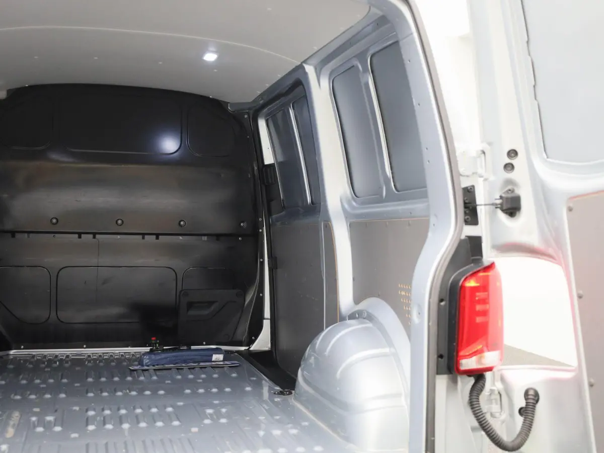 2.0 TDI L1H1 150PK GVW 3.200KG | Automaat | Trekhaak | Multifunctioneel Stuurwiel | Verwarmbare Voorruit | Parkeersensoren Voor + Achter | Airco | LED-Koplampen | Adaptive Cruise Control | A
