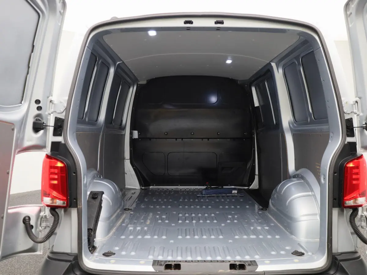 2.0 TDI L1H1 150PK GVW 3.200KG | Automaat | Trekhaak | Multifunctioneel Stuurwiel | Verwarmbare Voorruit | Parkeersensoren Voor + Achter | Airco | LED-Koplampen | Adaptive Cruise Control | A