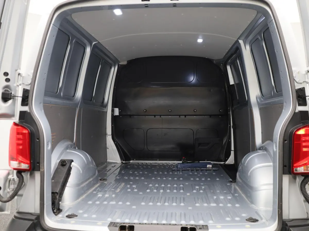2.0 TDI L1H1 150PK GVW 3.200KG | Automaat | Trekhaak | Multifunctioneel Stuurwiel | Verwarmbare Voorruit | Parkeersensoren Voor + Achter | Airco | LED-Koplampen | Adaptive Cruise Control | A