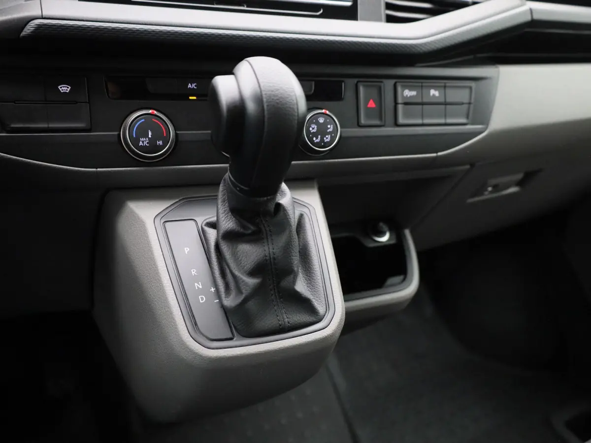 2.0 TDI L1H1 150PK GVW 3.200KG | Automaat | Trekhaak | Multifunctioneel Stuurwiel | Verwarmbare Voorruit | Parkeersensoren Voor + Achter | Airco | LED-Koplampen | Adaptive Cruise Control | A