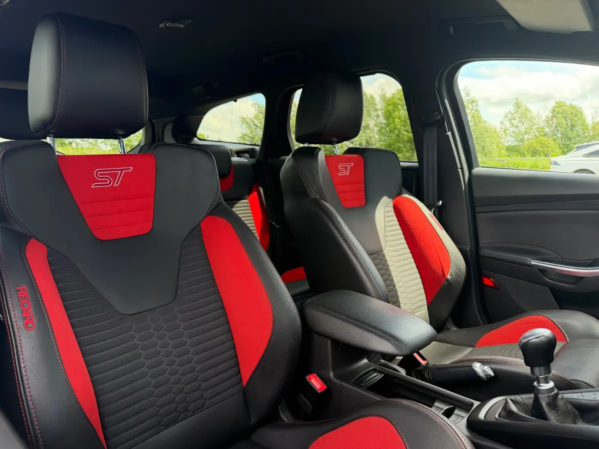 2.0 ST - Shadow Black Metallic - Recaro//2xLed/Winterpakket