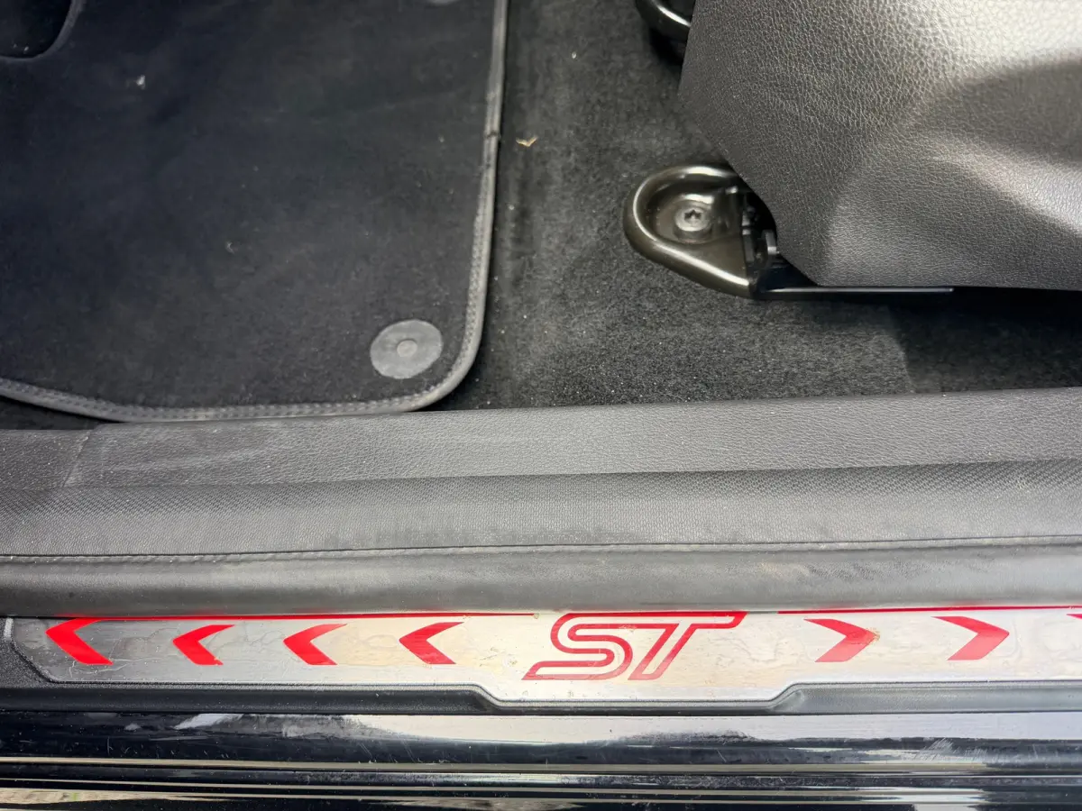 2.0 ST - Shadow Black Metallic - Recaro//2xLed/Winterpakket