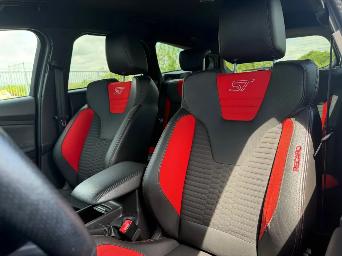 2.0 ST - Shadow Black Metallic - Recaro//2xLed/Winterpakket