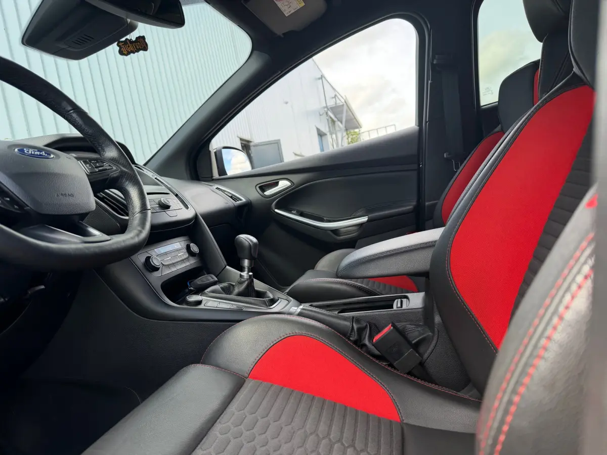2.0 ST - Shadow Black Metallic - Recaro//2xLed/Winterpakket