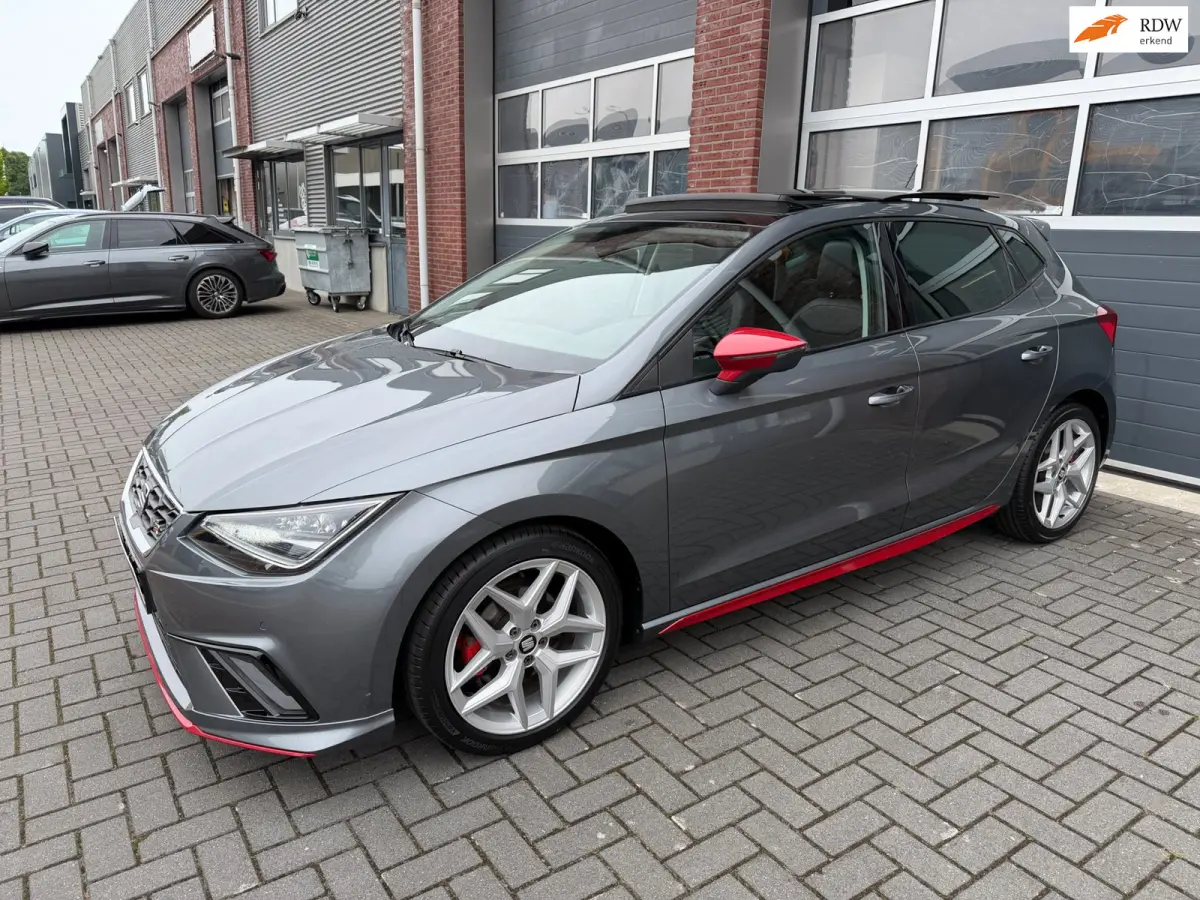 1.0 TSI DSG FR LED Pano Alcantara Carplay Camera