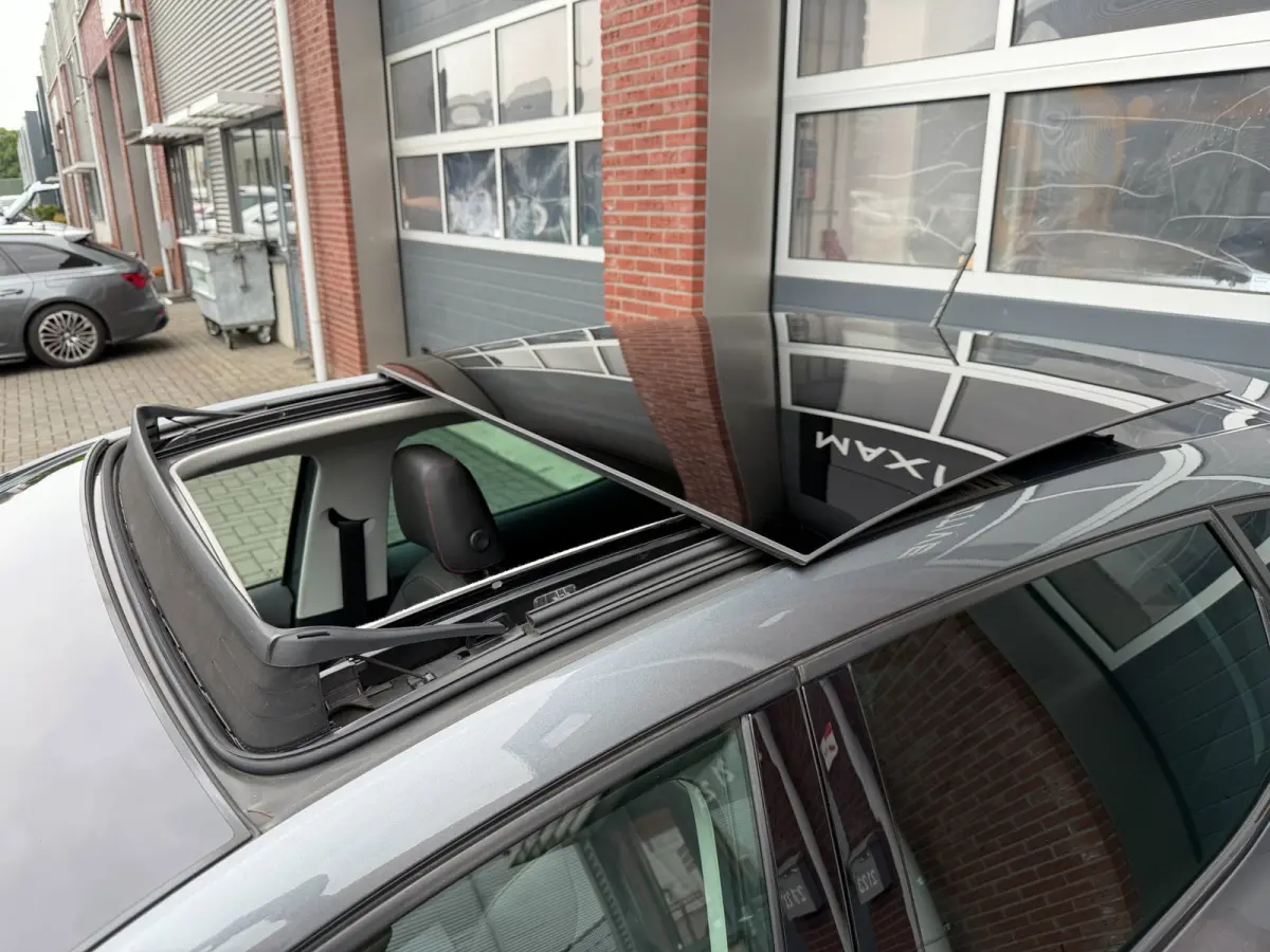 1.0 TSI DSG FR LED Pano Alcantara Carplay Camera