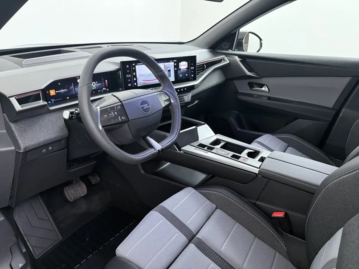 1.6 Turbo Plug-in-Hybrid Ultimate 195PK | Nieuwe auto! | Achteruitrij assistent | Achteruitrijcamera | Actieve noodgeval assistent