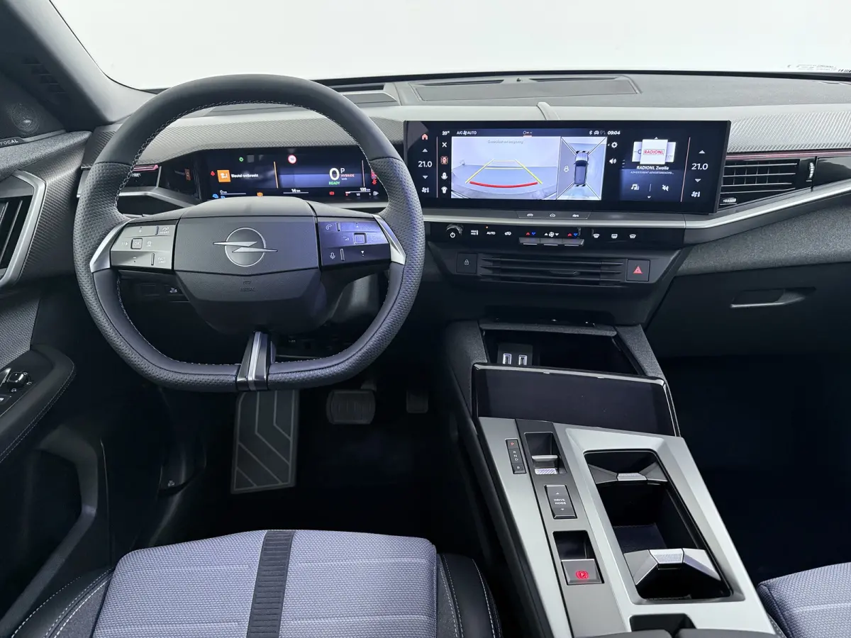 1.6 Turbo Plug-in-Hybrid Ultimate 195PK | Nieuwe auto! | Achteruitrij assistent | Achteruitrijcamera | Actieve noodgeval assistent