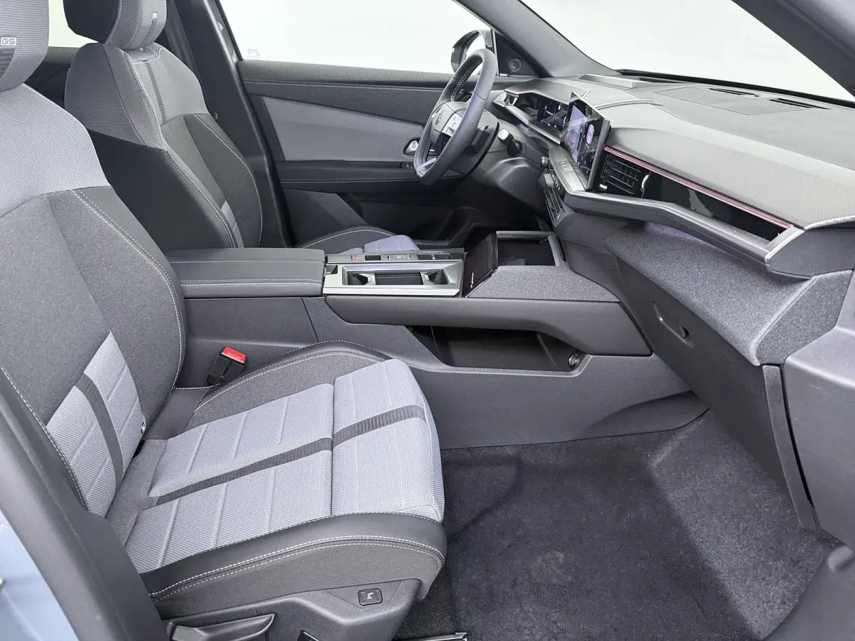1.6 Turbo Plug-in-Hybrid Ultimate 195PK | Nieuwe auto! | Achteruitrij assistent | Achteruitrijcamera | Actieve noodgeval assistent