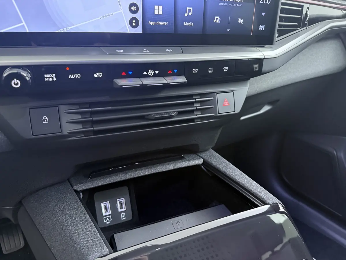 1.6 Turbo Plug-in-Hybrid Ultimate 195PK | Nieuwe auto! | Achteruitrij assistent | Achteruitrijcamera | Actieve noodgeval assistent