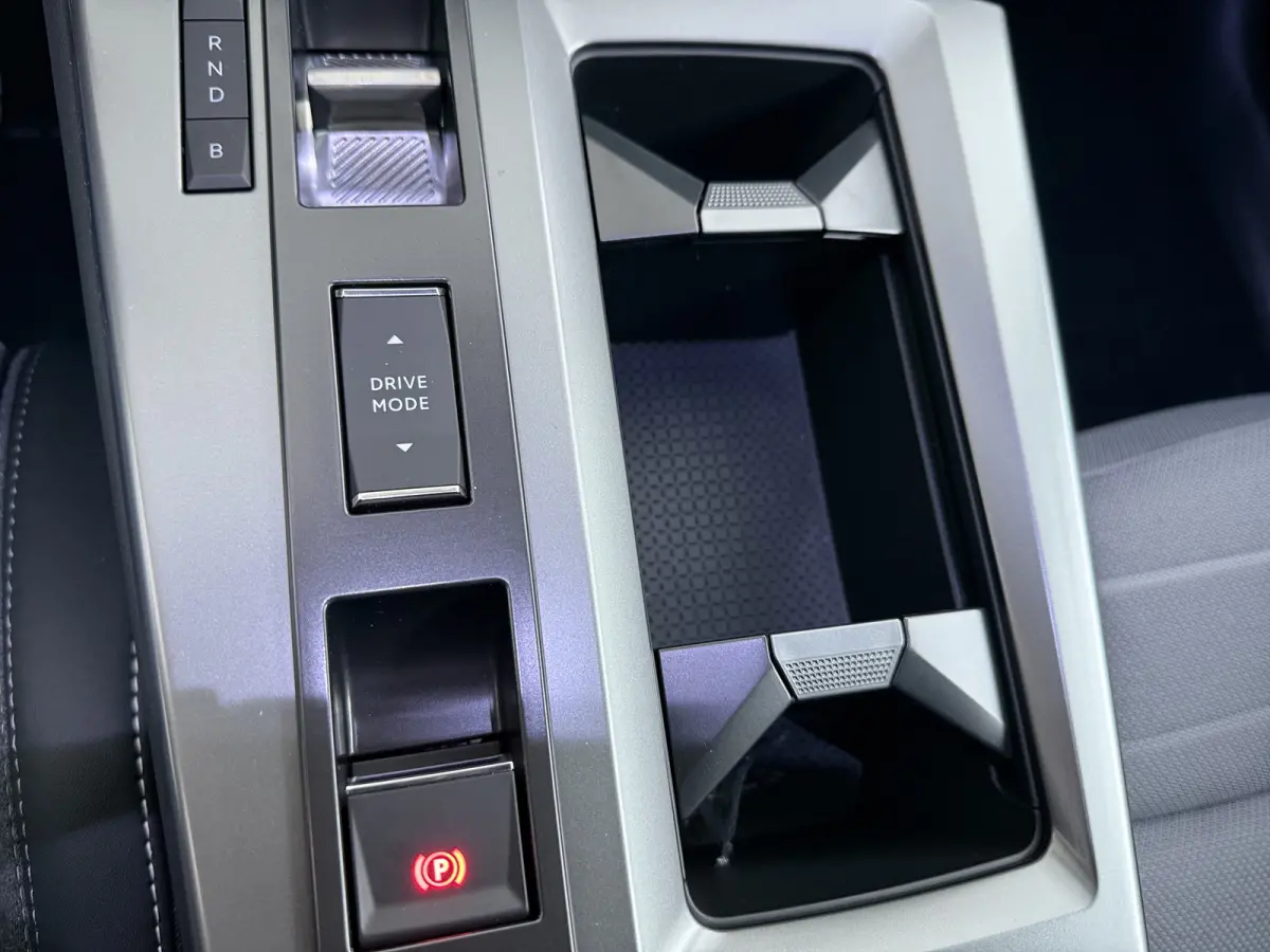 1.6 Turbo Plug-in-Hybrid Ultimate 195PK | Nieuwe auto! | Achteruitrij assistent | Achteruitrijcamera | Actieve noodgeval assistent