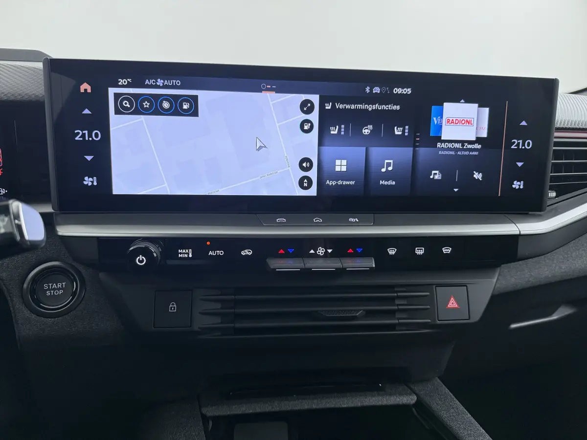 1.6 Turbo Plug-in-Hybrid Ultimate 195PK | Nieuwe auto! | Achteruitrij assistent | Achteruitrijcamera | Actieve noodgeval assistent