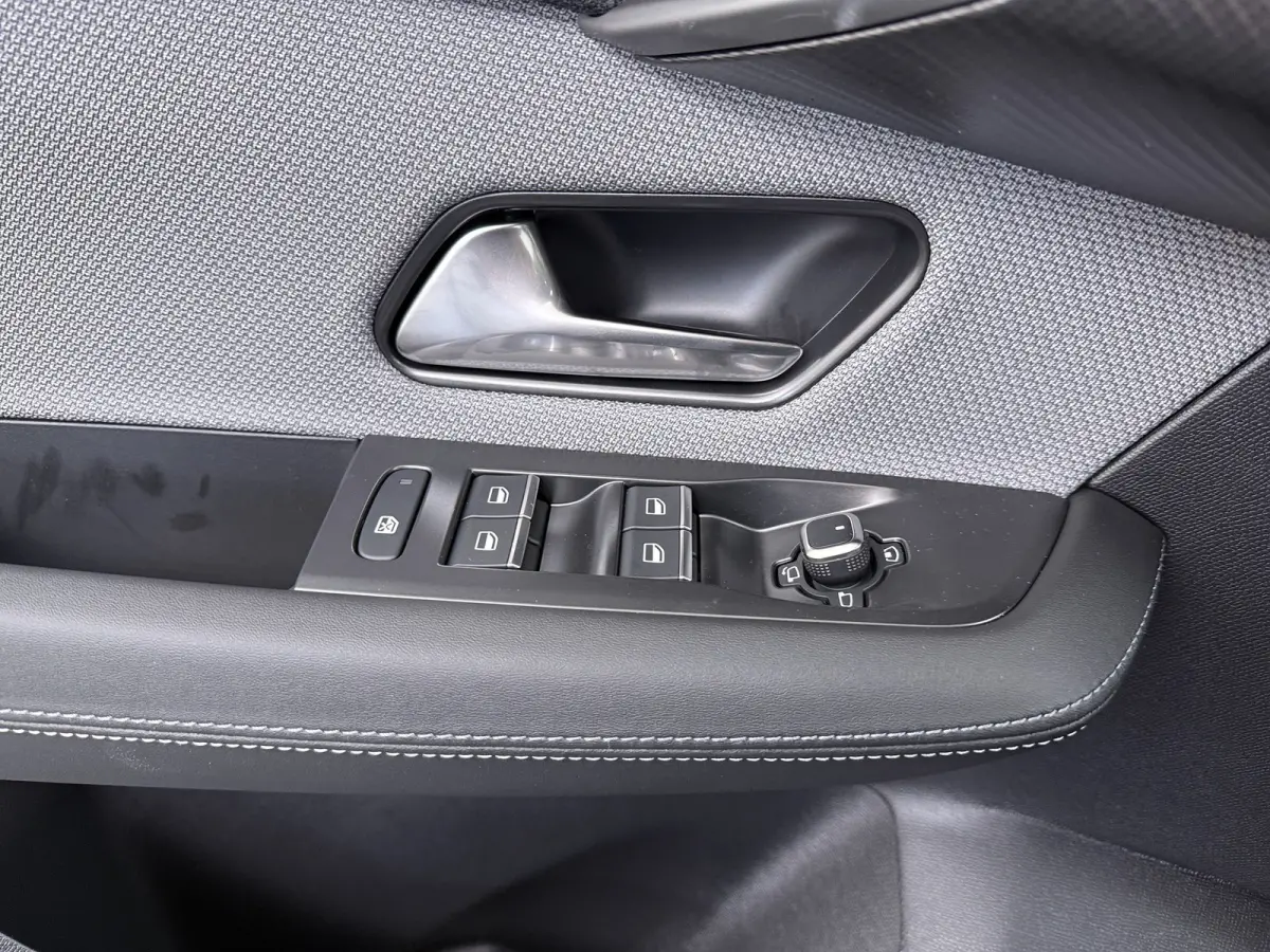 1.6 Turbo Plug-in-Hybrid Ultimate 195PK | Nieuwe auto! | Achteruitrij assistent | Achteruitrijcamera | Actieve noodgeval assistent