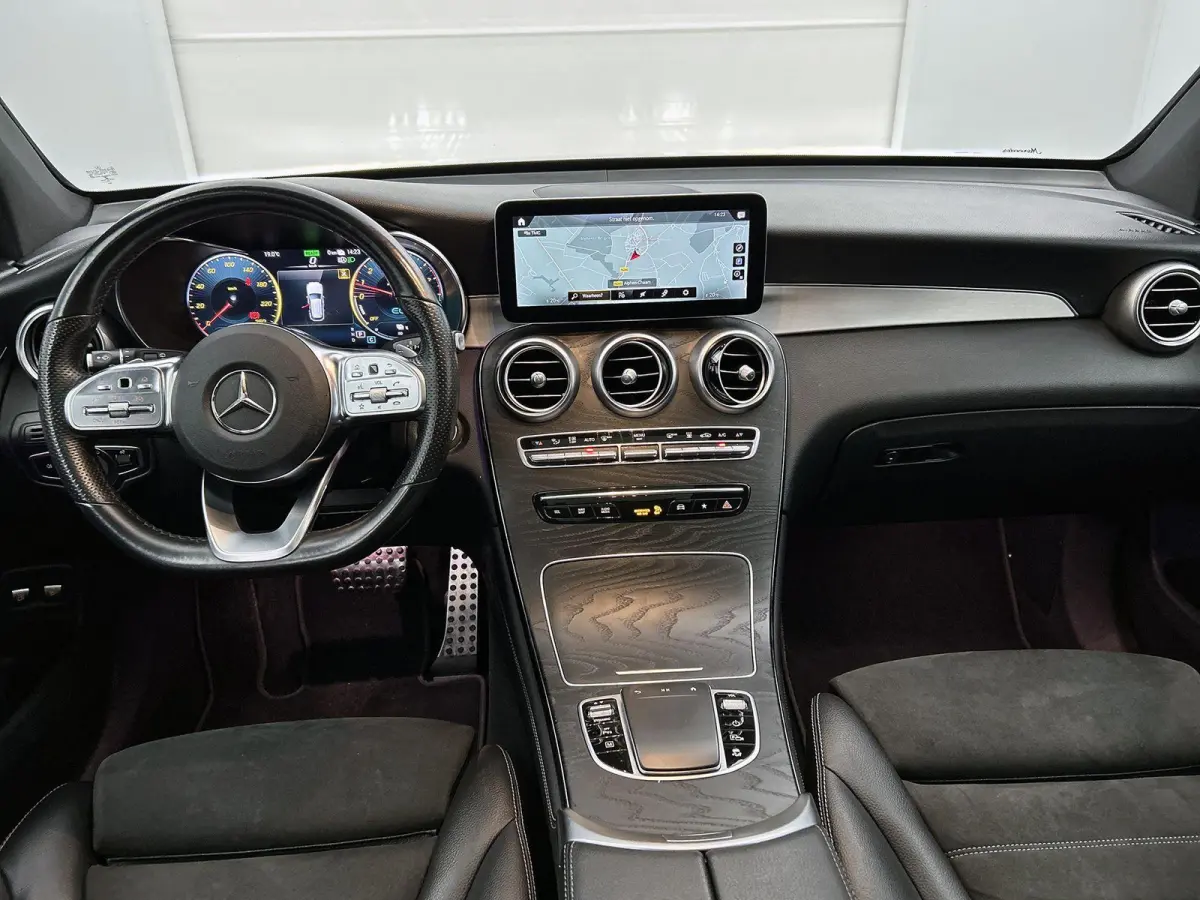 4MATIC Business Solution AMG | Automaat | Apple Carplay/Android Auto | Achteruitrijcamera | Parkeersensoren | Panoramadak | Trekhaak | Burmester |