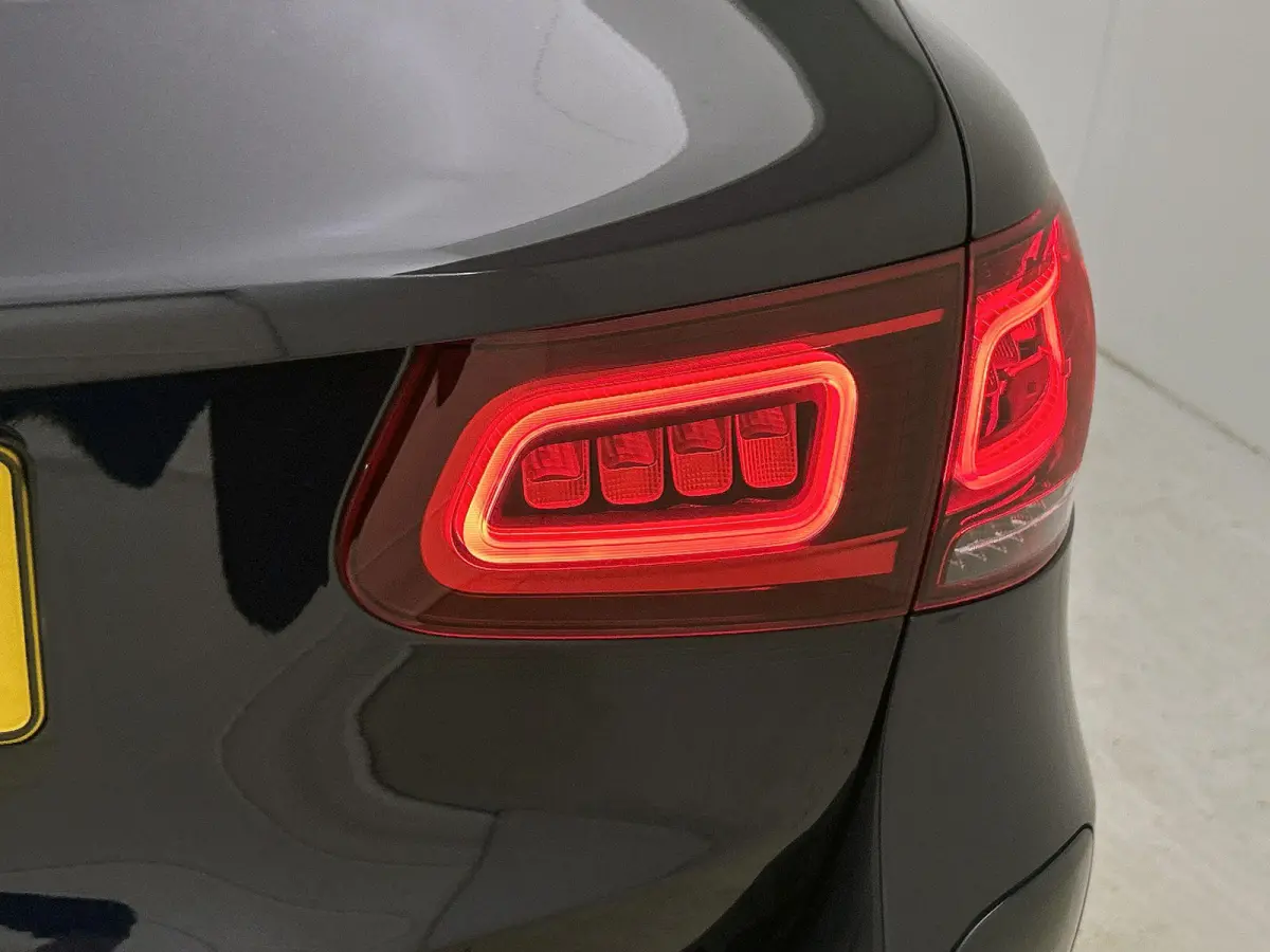 4MATIC Business Solution AMG | Automaat | Apple Carplay/Android Auto | Achteruitrijcamera | Parkeersensoren | Panoramadak | Trekhaak | Burmester |