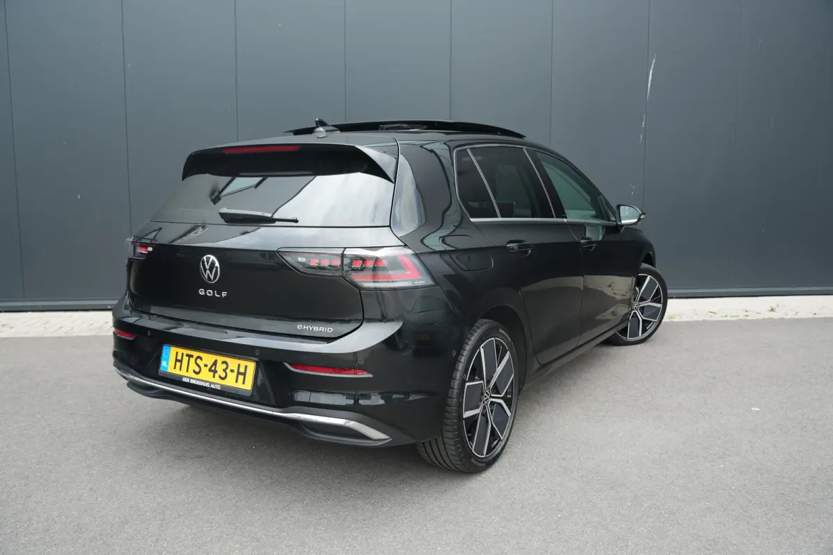 1.5 eHybrid Style Edition | Panoramadak | Camera | Elektrische stoel | Dodehoek Detectie |