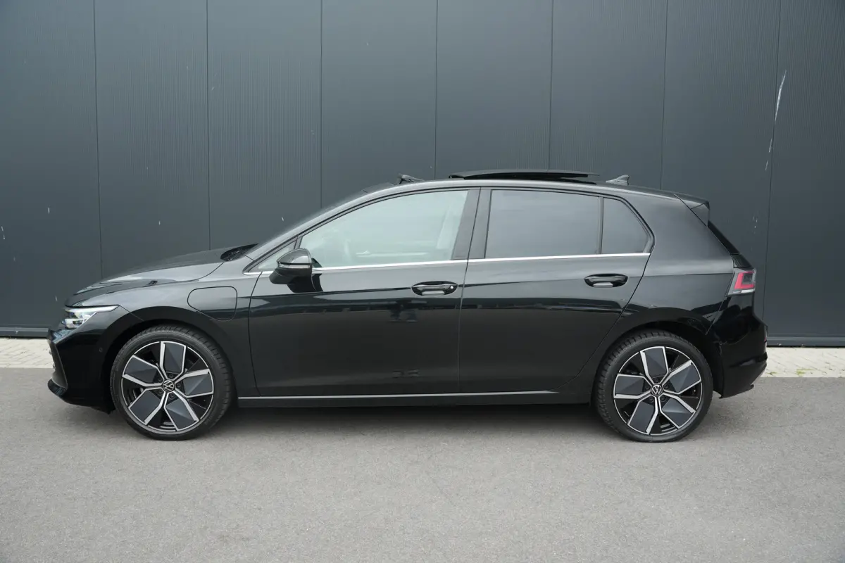 1.5 eHybrid Style Edition | Panoramadak | Camera | Elektrische stoel | Dodehoek Detectie |