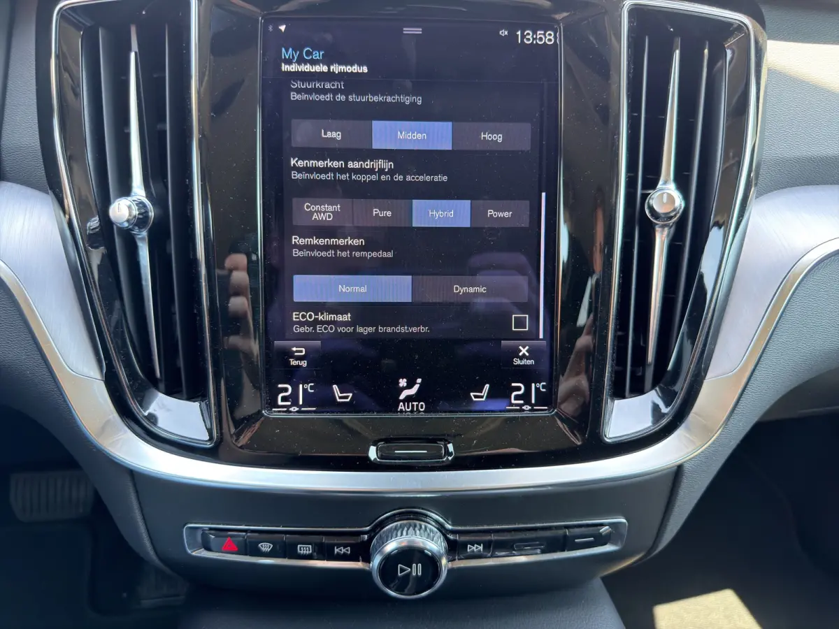 2.0 T6 Recharge AWD Business Pro | SoH 97,35% | Stuurwiel en stoelen verwarmd | Achteruitrijcamera |