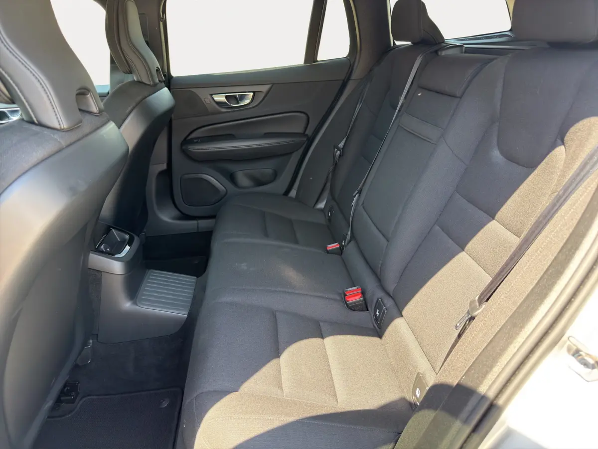 2.0 T6 Recharge AWD Business Pro | SoH 97,35% | Stuurwiel en stoelen verwarmd | Achteruitrijcamera |