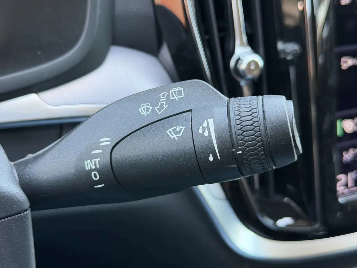 2.0 T6 Recharge AWD Business Pro | SoH 97,35% | Stuurwiel en stoelen verwarmd | Achteruitrijcamera |