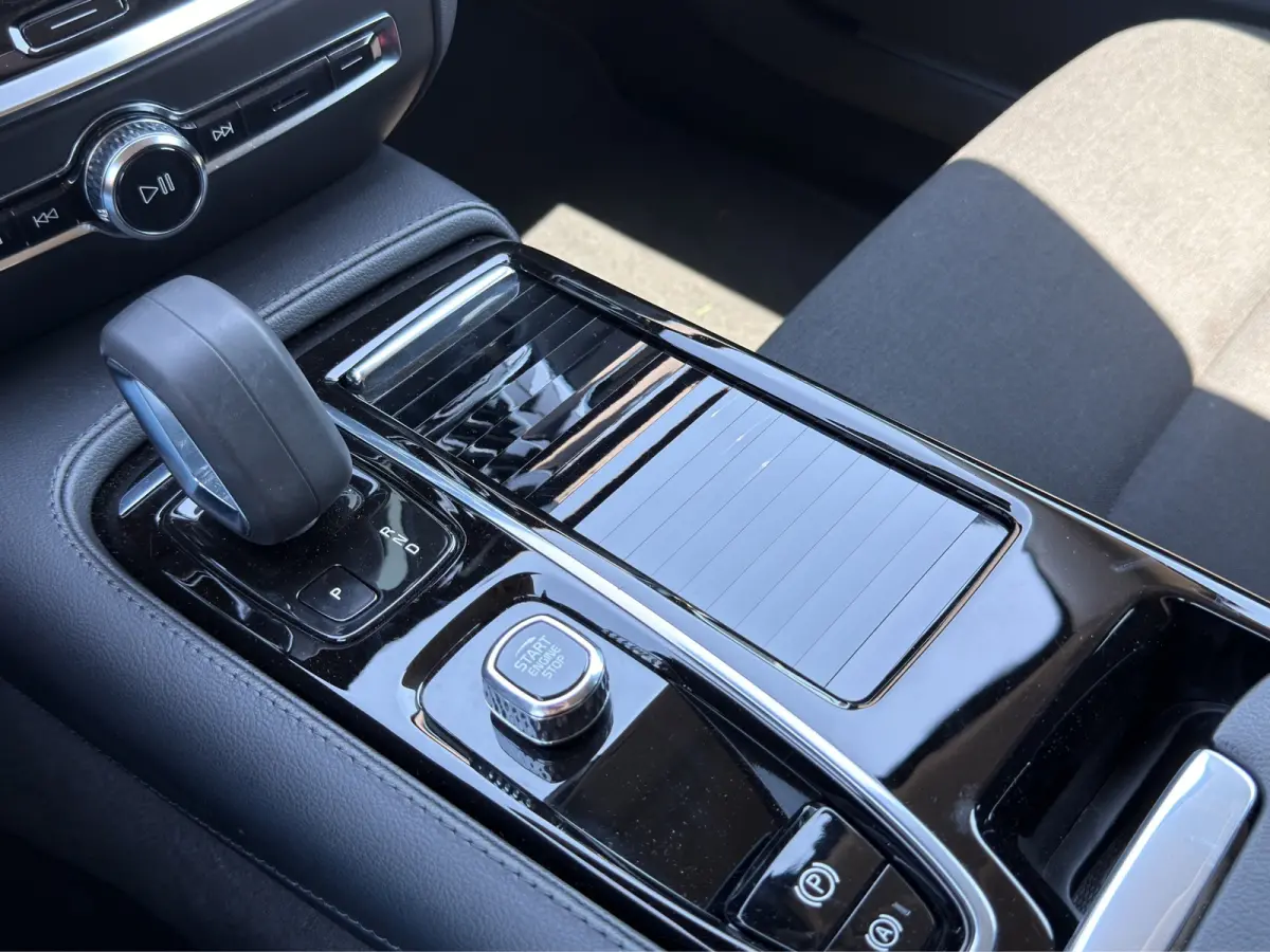 2.0 T6 Recharge AWD Business Pro | SoH 97,35% | Stuurwiel en stoelen verwarmd | Achteruitrijcamera |