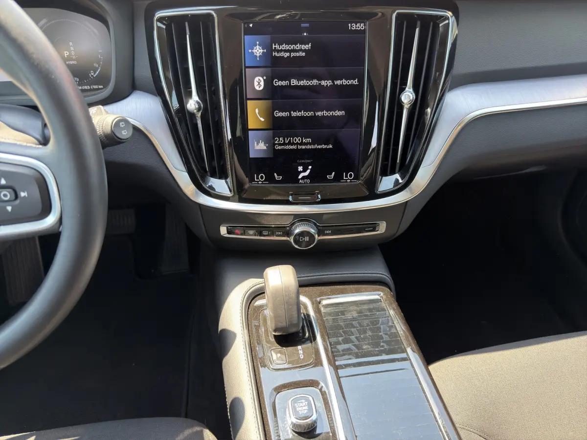 2.0 T6 Recharge AWD Business Pro | SoH 97,35% | Stuurwiel en stoelen verwarmd | Achteruitrijcamera |