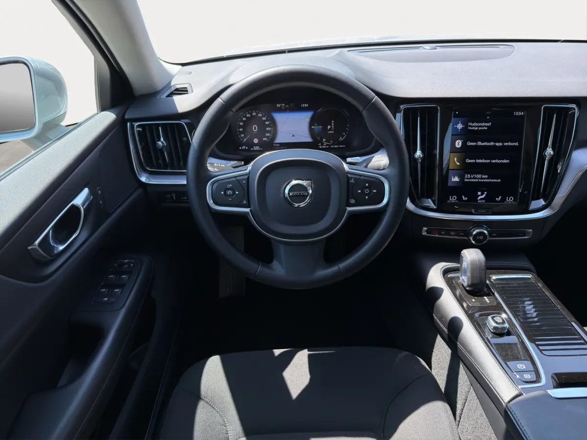 2.0 T6 Recharge AWD Business Pro | SoH 97,35% | Stuurwiel en stoelen verwarmd | Achteruitrijcamera |