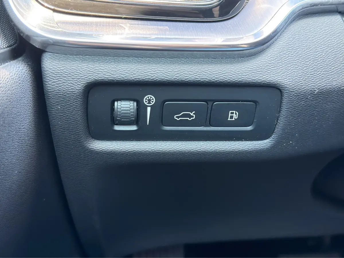 2.0 T6 Recharge AWD Business Pro | SoH 97,35% | Stuurwiel en stoelen verwarmd | Achteruitrijcamera |