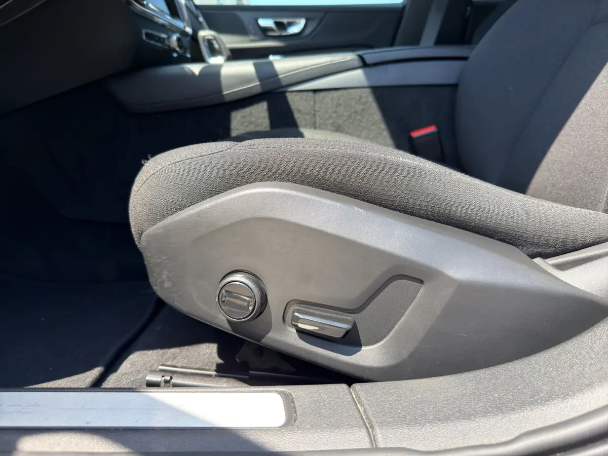 2.0 T6 Recharge AWD Business Pro | SoH 97,35% | Stuurwiel en stoelen verwarmd | Achteruitrijcamera |