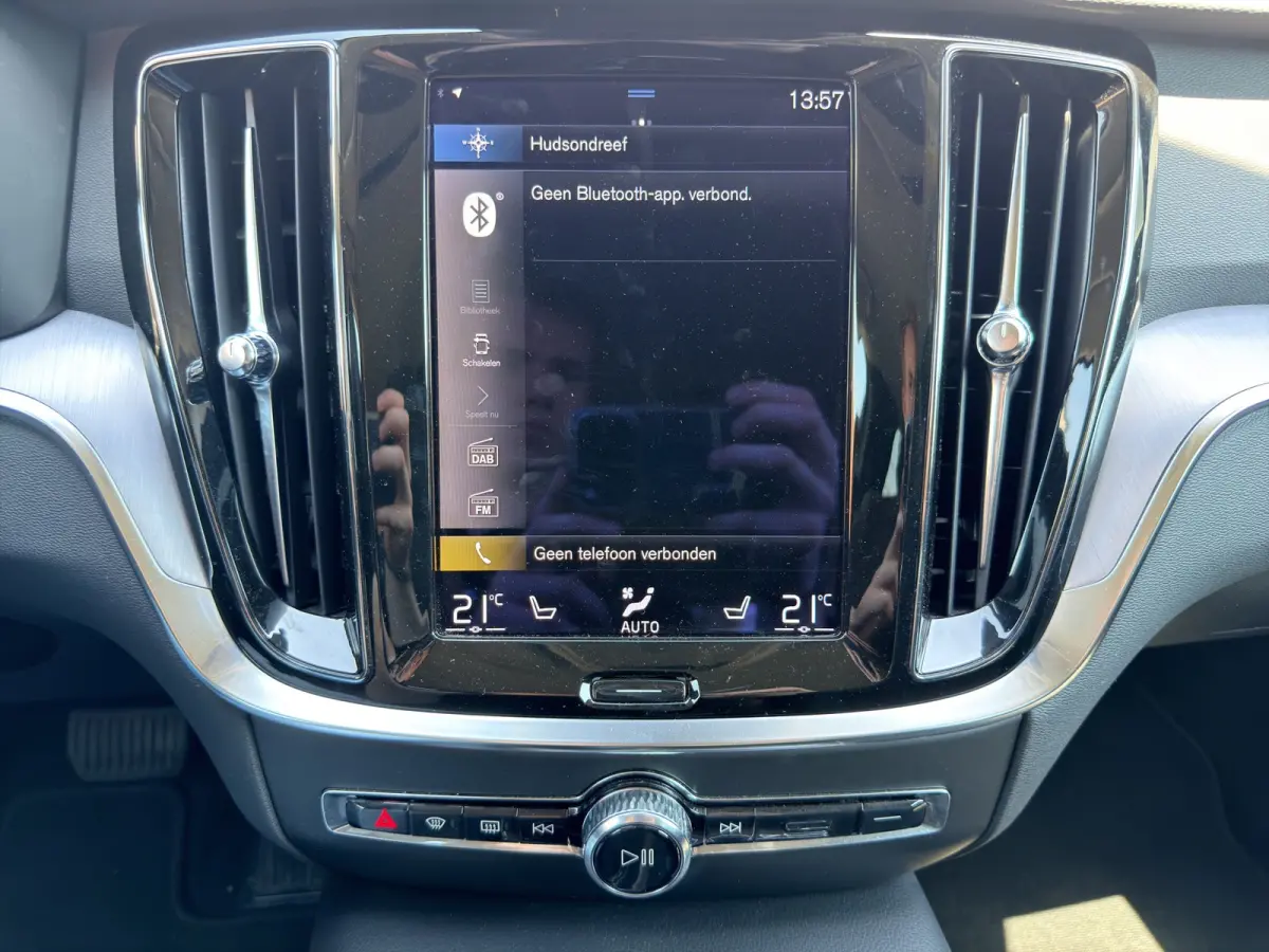 2.0 T6 Recharge AWD Business Pro | SoH 97,35% | Stuurwiel en stoelen verwarmd | Achteruitrijcamera |