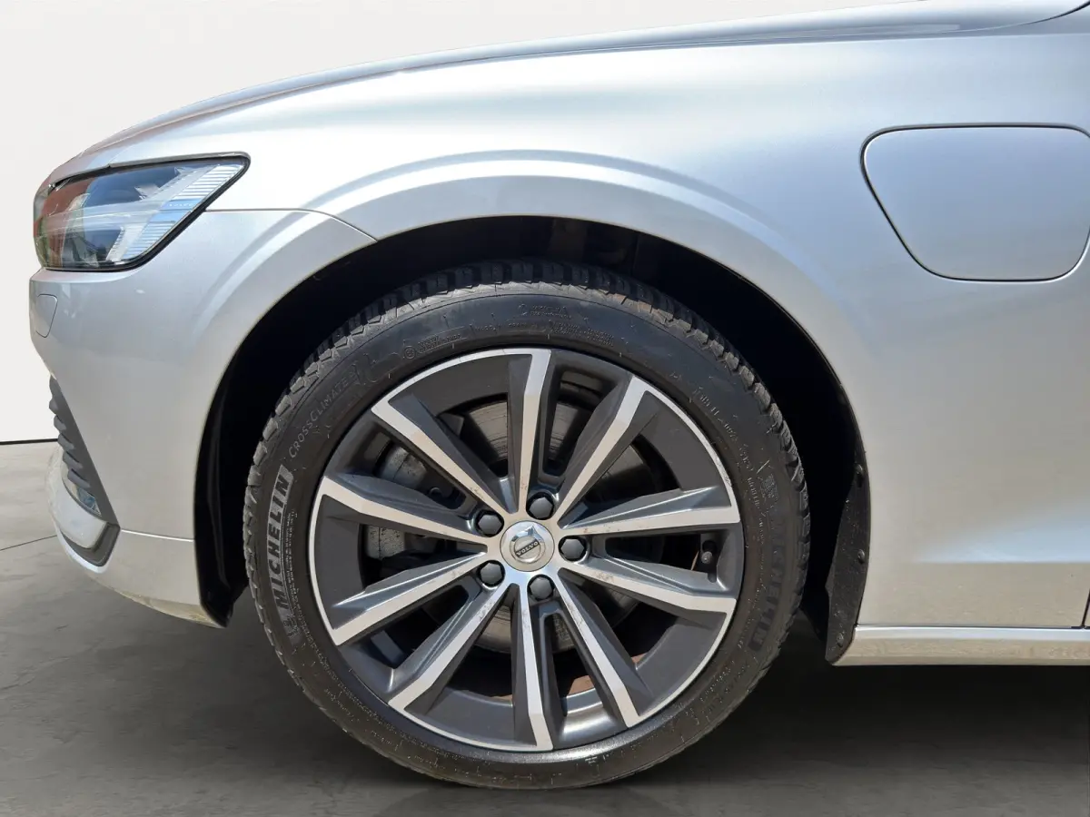 2.0 T6 Recharge AWD Business Pro | SoH 97,35% | Stuurwiel en stoelen verwarmd | Achteruitrijcamera |