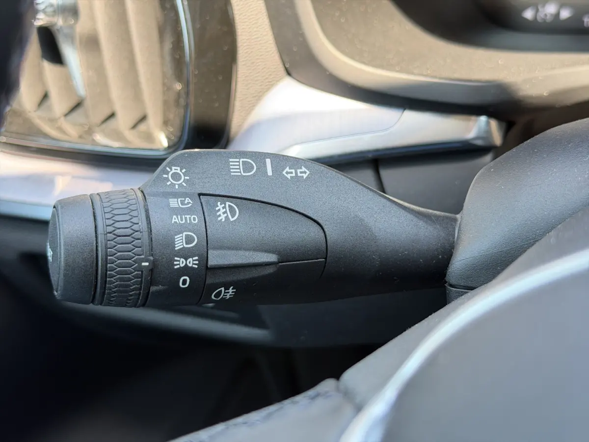 2.0 T6 Recharge AWD Business Pro | SoH 97,35% | Stuurwiel en stoelen verwarmd | Achteruitrijcamera |