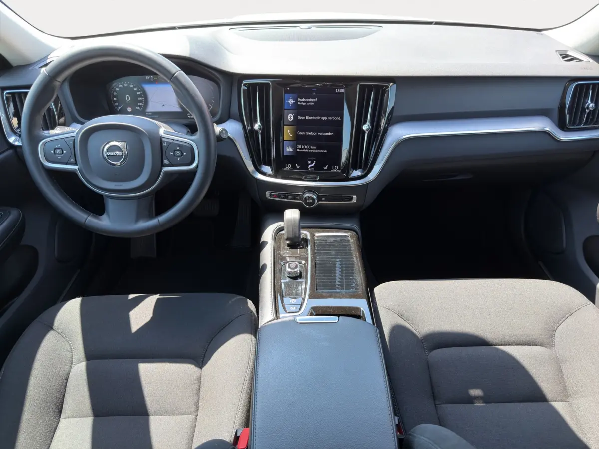 2.0 T6 Recharge AWD Business Pro | SoH 97,35% | Stuurwiel en stoelen verwarmd | Achteruitrijcamera |