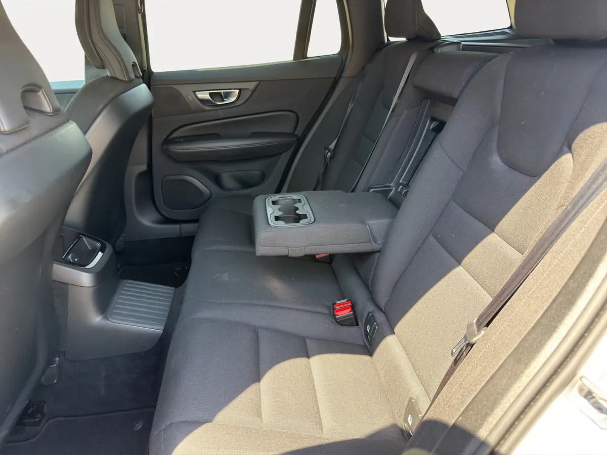 2.0 T6 Recharge AWD Business Pro | SoH 97,35% | Stuurwiel en stoelen verwarmd | Achteruitrijcamera |