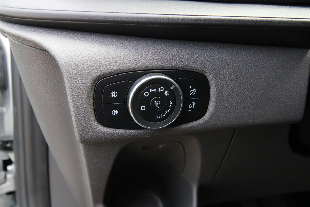 340 2.0 TDCI L1H1 Trend / Automaat / Laadruimte inrichting / Trekhaak