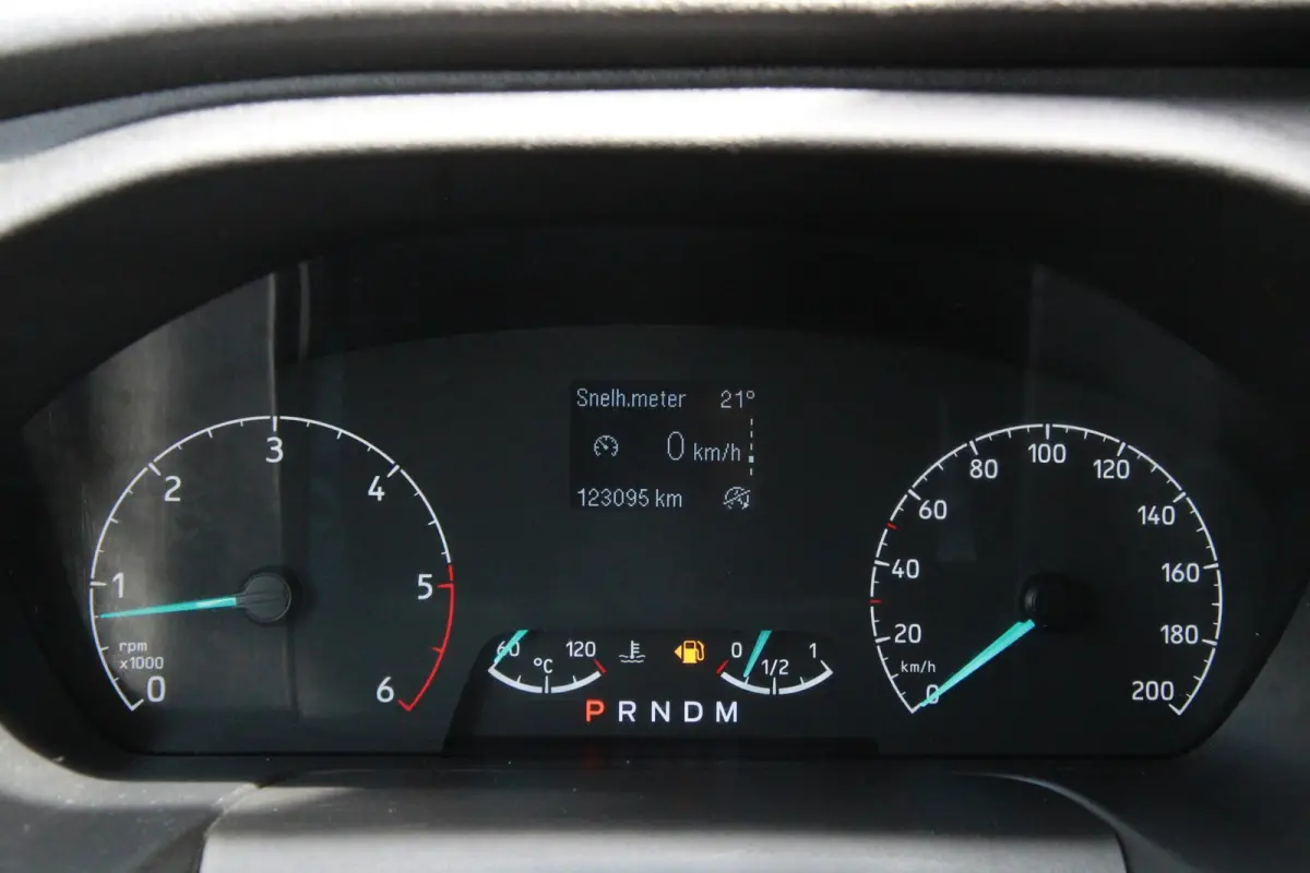 340 2.0 TDCI L1H1 Trend / Automaat / Laadruimte inrichting / Trekhaak