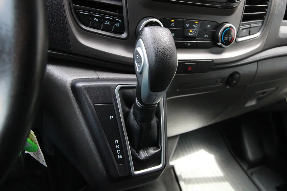 340 2.0 TDCI L1H1 Trend / Automaat / Laadruimte inrichting / Trekhaak