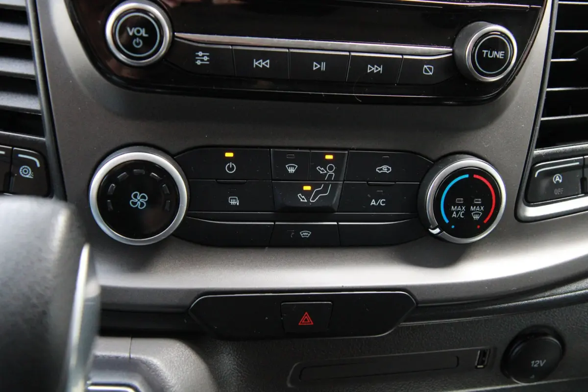 340 2.0 TDCI L1H1 Trend / Automaat / Laadruimte inrichting / Trekhaak