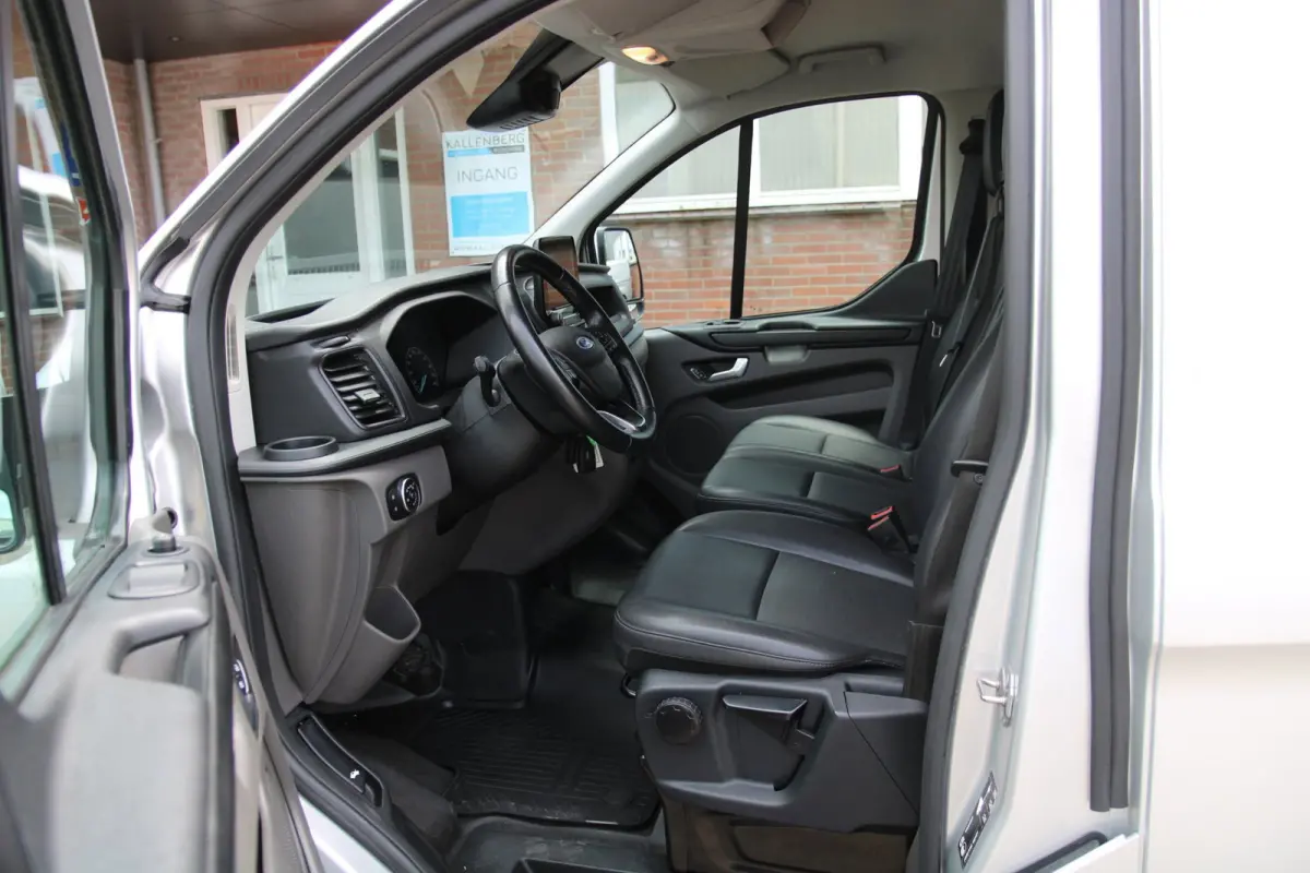 340 2.0 TDCI L1H1 Trend / Automaat / Laadruimte inrichting / Trekhaak